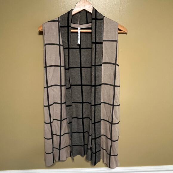 Leo & Nicole Open Long Vest - Picture 1 of 9